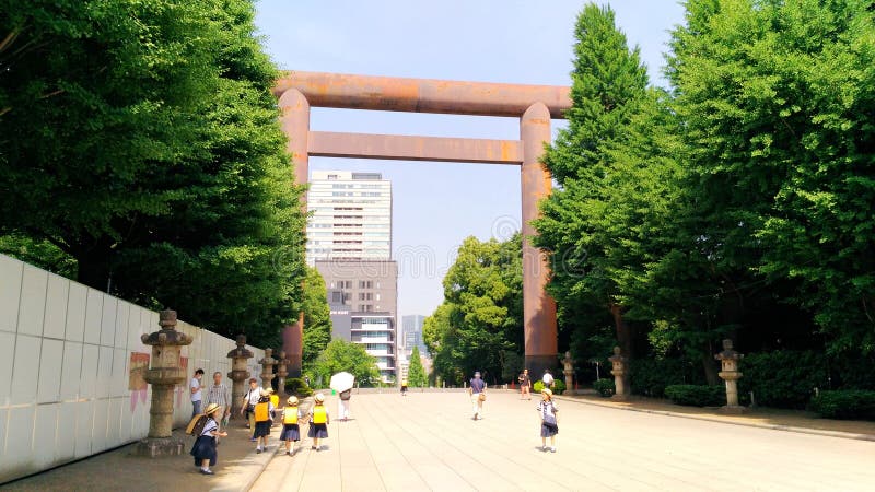 Le Japon, Tokyo, la vue des petits étudiants photo stock Le Japon, Tokyo, la vue des petits étudiants photo stock