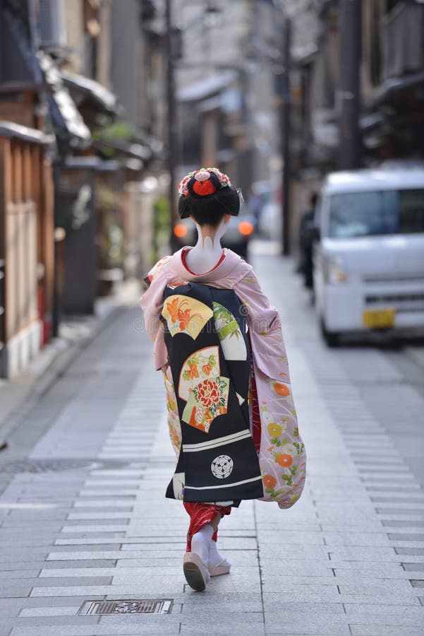 Le Japonais traditionnel costume le kimono utilisé par Maika dans le coin Kyoto Japon de gion