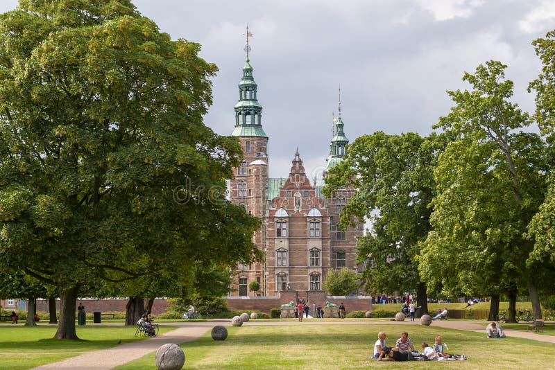 Le jardin royal et le château de Rosenborg, Copenhague, Danemark photographie stock Le jardin royal et le château de Rosenborg, Copenhague, Danemark photographie stock