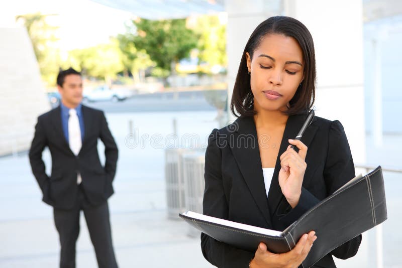 Le joli relevé de femme d'affaires photographie stock Le joli relevé de femme d'affaires photographie stock