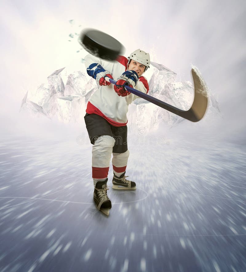 Le joueur de hockey donne le passage puissant image stock Le joueur de hockey donne le passage puissant image stock