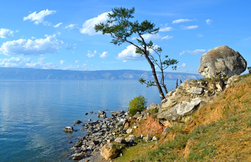 Le lac Baïkal pendant l'automne, Russie photos libres de droits Le lac Baïkal pendant l'automne, Russie photos libres de droits