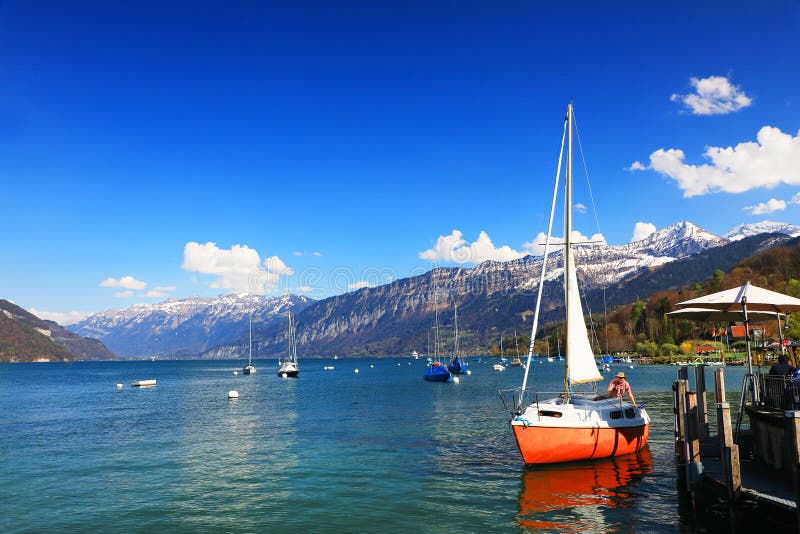 Le lac Thun - Thunersee en allemand images stock Le lac Thun - Thunersee en allemand images stock