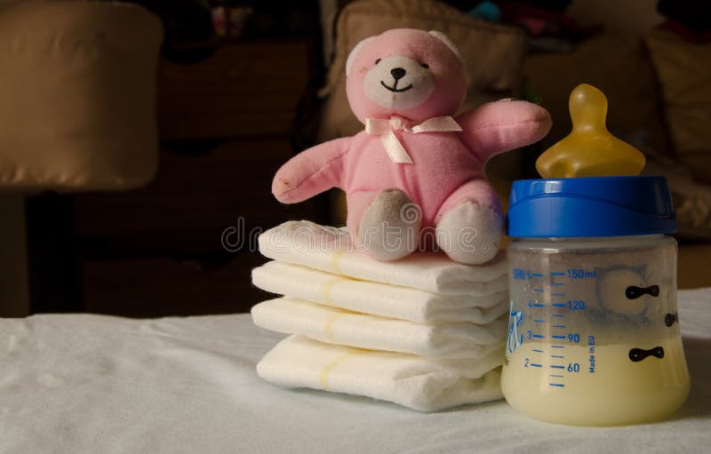 Bébé Garçon Nouveau-né âgé De Deux Jours, Dormant Dans Le Berceau D'hôpital  Photo stock - Image du durée, bâti: 128690062