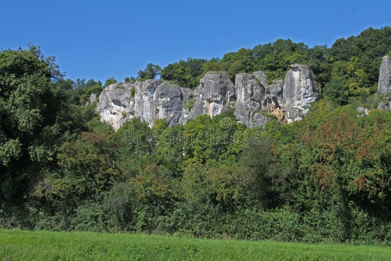 Le long du velo sur le canal du nivernais, des roches et des falaises, clamecy photos libres de droits Le long du velo sur le canal du nivernais, des roches et des falaises, clamecy photos libres de droits