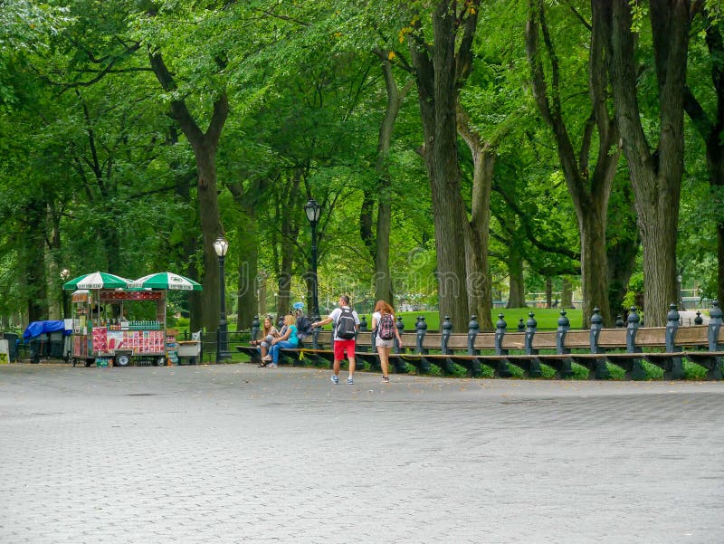 Le mail dans Central Park photo libre de droits Le mail dans Central Park photo libre de droits