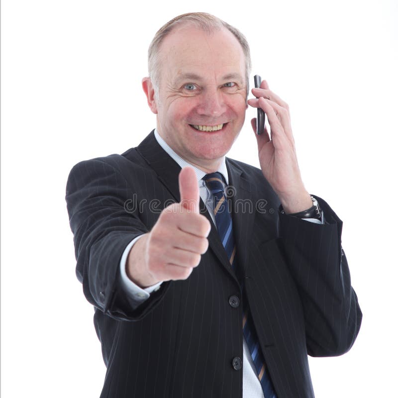 Le man på mobilen som ger upp tum royaltyfria foton Le man på mobilen som ger upp tum royaltyfria foton