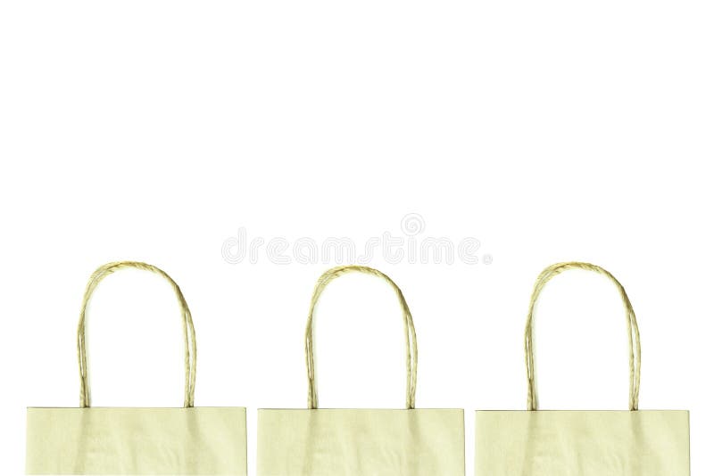 Le maniglie del sacco di carta marrone hanno isolato il percorso di ritaglio del whith fotografia stock Le maniglie del sacco di carta marrone hanno isolato il percorso di ritaglio del whith fotografia stock