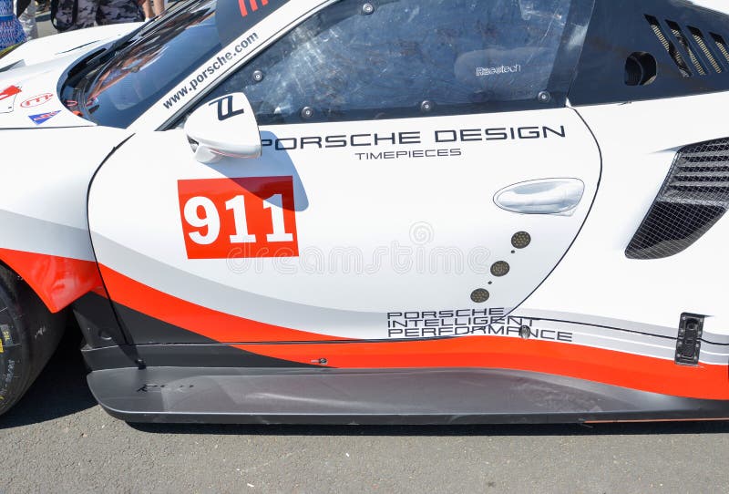 LE MANS, ΓΑΛΛΙΑ - 17 ΙΟΥΝΊΟΥ 2017: Έκθεση της Porsche 911 ομάδα RSR Porsche GT στοκ φωτογραφία με δικαίωμα ελεύθερης χρήσης LE MANS, ΓΑΛΛΙΑ - 17 ΙΟΥΝΊΟΥ 2017: Έκθεση της Porsche 911 ομάδα RSR Porsche GT στοκ φωτογραφία με δικαίωμα ελεύθερης χρήσης