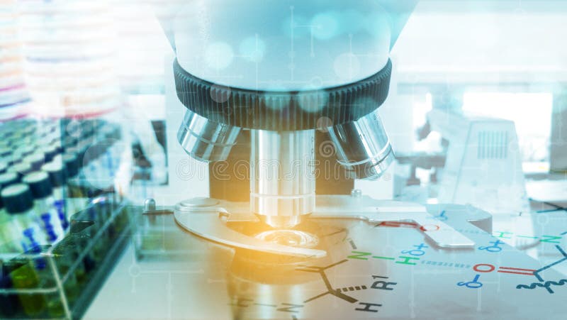 Le microscope scientifique dans le laboratoire image stock Le microscope scientifique dans le laboratoire image stock