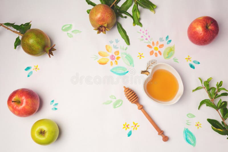 Le miel, les pommes et la grenade sur le fond de papier avec l'aquarelle fleurit Concept juif de célébration de Rosh Hashanah de photographie stock Le miel, les pommes et la grenade sur le fond de papier avec l'aquarelle fleurit Concept juif de célébration de Rosh Hashanah de photographie stock