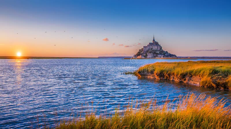 Le Mont Saint-Michel bei Sonnenuntergang, Normandie, Frankreich stockbilder Le Mont Saint-Michel bei Sonnenuntergang, Normandie, Frankreich stockbilder