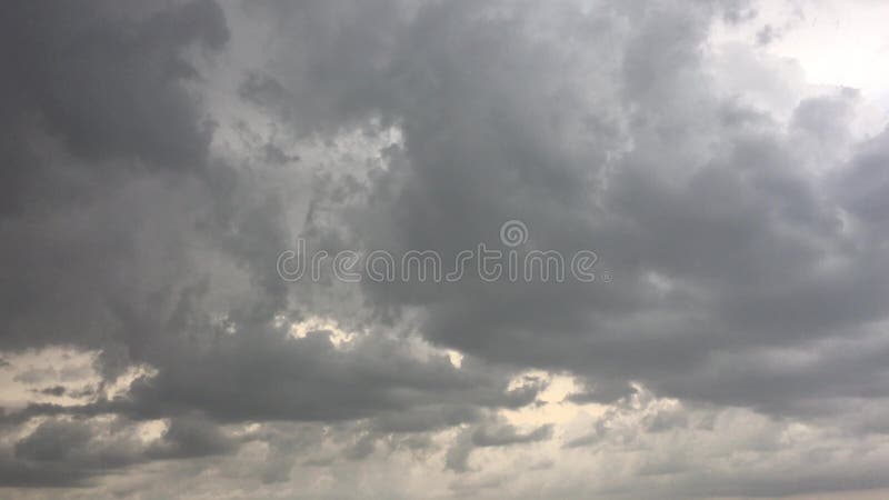 Le nuvole bianche scompaiono nel sole caldo su cielo blu Il moto al rallentatore si appanna il fondo del cielo blu Cielo blu Nubi archivi video Le nuvole bianche scompaiono nel sole caldo su cielo blu Il moto al rallentatore si appanna il fondo del cielo blu Cielo blu Nubi archivi video