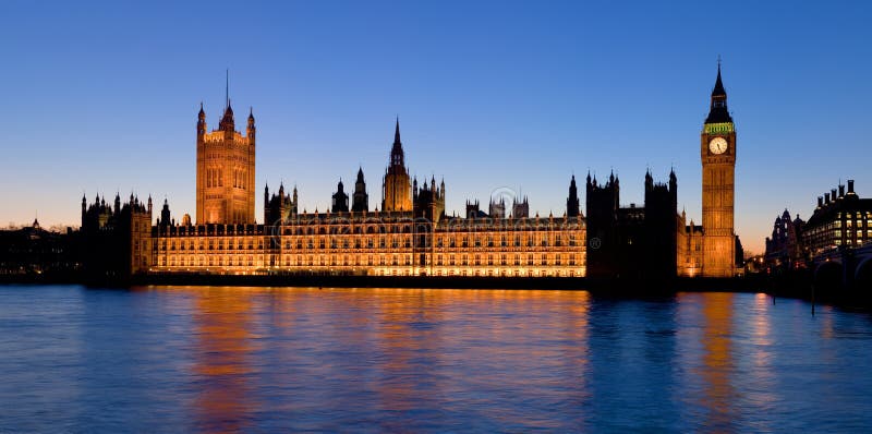 Le palais de Westminster au crépuscule