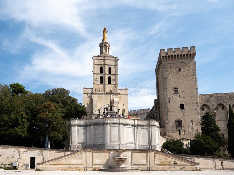 Le palais papal, un palais historique situé à Avignon, France du sud Il est un des plus grande et les plus importante médiévale photographie stock libre de droits Le palais papal, un palais historique situé à Avignon, France du sud Il est un des plus grande et les plus importante médiévale photographie stock libre de droits