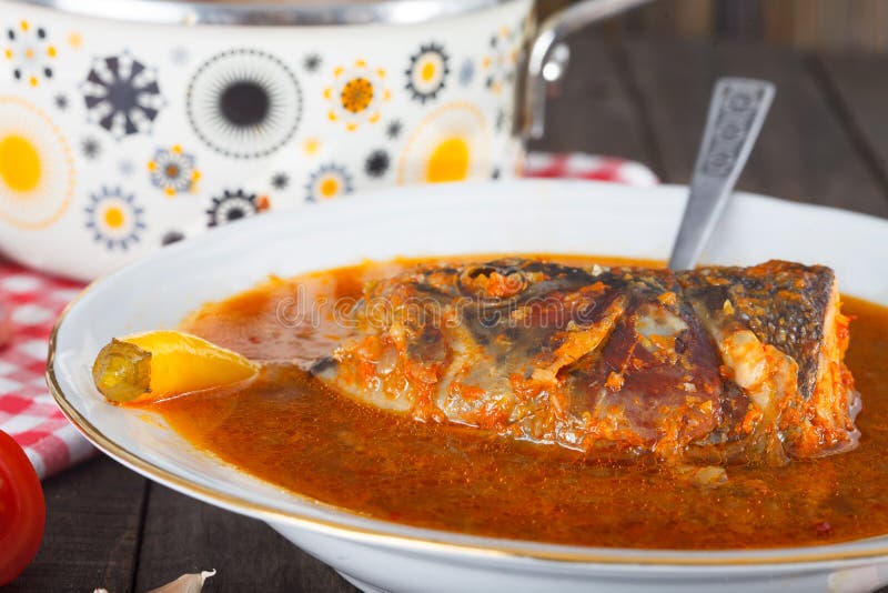 Le paprika chaud et épicé a basé le potage de poissons de fleuve images libres de droits Le paprika chaud et épicé a basé le potage de poissons de fleuve images libres de droits