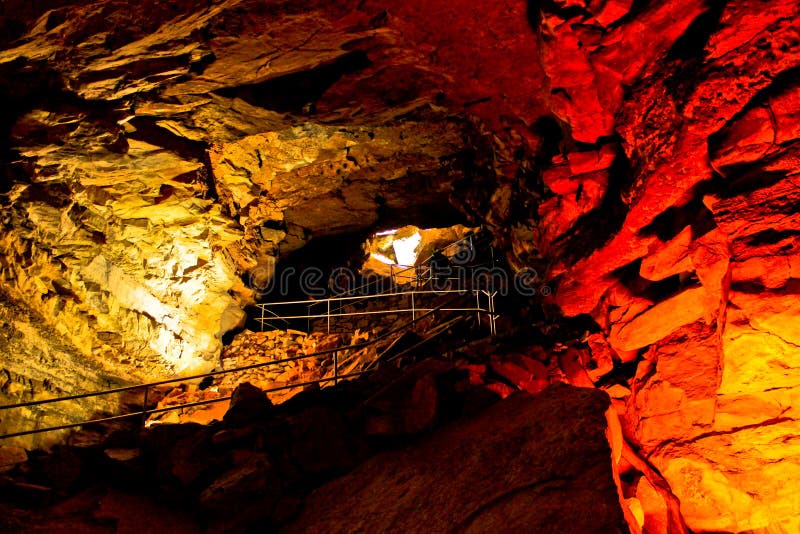 Mammoth Cave National Park is a U.S. National Park in central Kentucky, encompassing portions of Mammoth Cave, the longest cave system known in the world. Mammoth Cave National Park is a U.S. National Park in central Kentucky, encompassing portions of Mammoth Cave, the longest cave system known in the world.