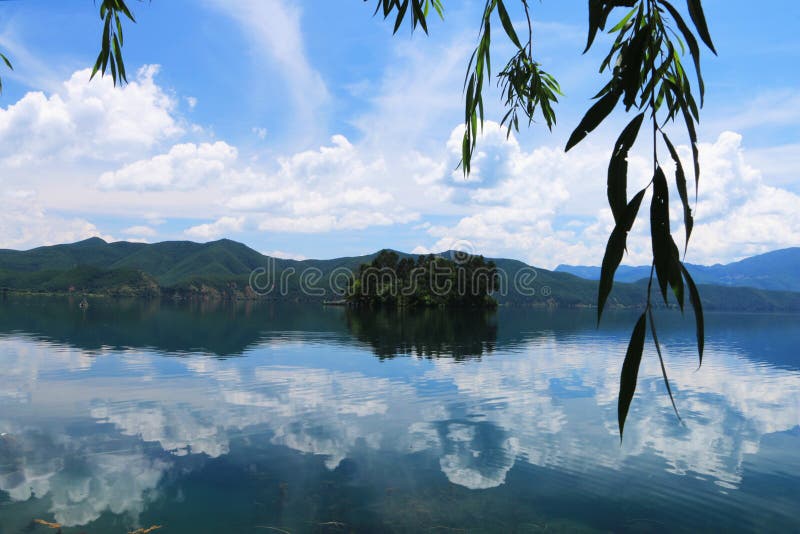 Le paysage du lac de lugu, lijiang, Yunnan, porcelaine photos stock Le paysage du lac de lugu, lijiang, Yunnan, porcelaine photos stock
