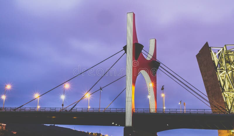 Le pont de Punta de la Salve est situé à Bilbao images libres de droits Le pont de Punta de la Salve est situé à Bilbao images libres de droits