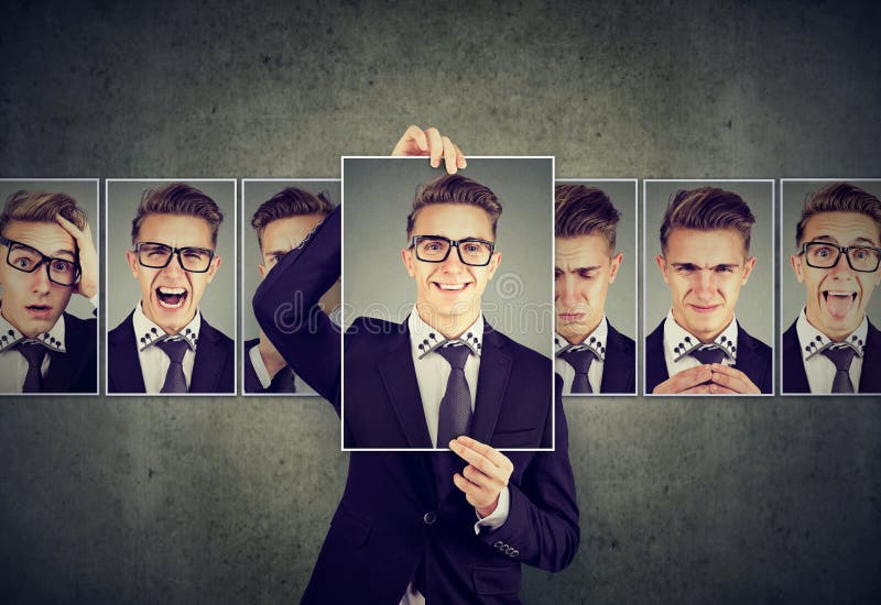 Le positif a masqué le jeune homme en verres exprimant différentes émotions photos stock Le positif a masqué le jeune homme en verres exprimant différentes émotions photos stock