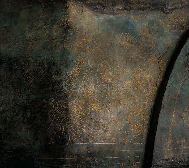 Le pétale en bronze de lotus apprête, gravé à l'eau-forte et gravé avec des images des êtres sacrés photographie stock Le pétale en bronze de lotus apprête, gravé à l'eau-forte et gravé avec des images des êtres sacrés photographie stock