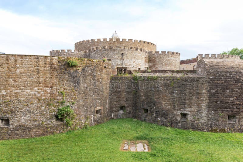 Le R-U, Angleterre, château d'affaire sur le littoral dans Kent images libres de droits Le R-U, Angleterre, château d'affaire sur le littoral dans Kent images libres de droits