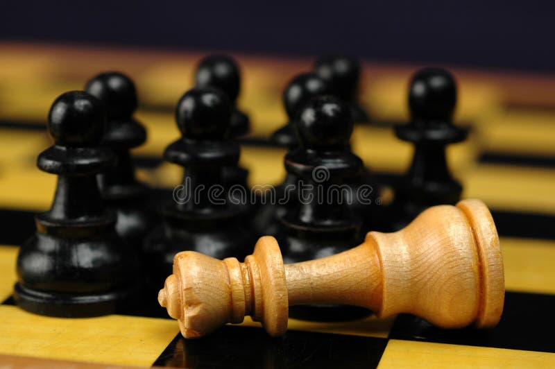Download Le roi est mort ! photo stock. Image du gage, échecs, battu - 79796