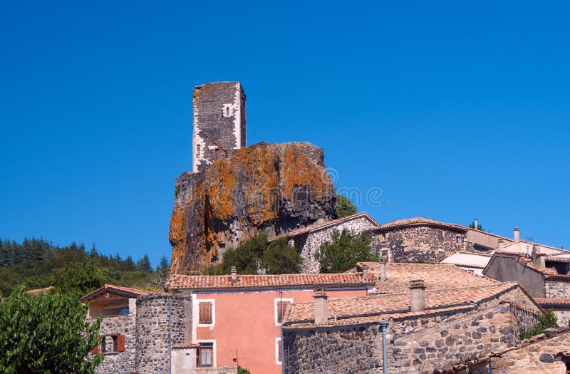 Download Le Rovine Del Castello Nella Città Medievale Di Mirabel Fotografia Stock - Immagine di tetto, casa: 56886866