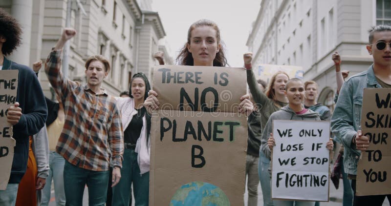 Le réchauffement de la planète et protestation plastic pollution banque de vidéos
