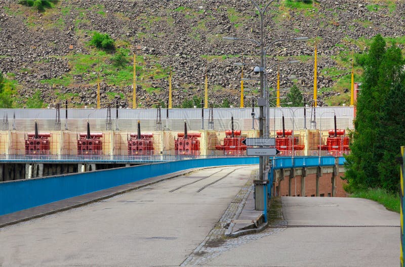Le réservoir et l'énergie hydraulique plantent Dalesice dans la République Tchèque photographie stock Le réservoir et l'énergie hydraulique plantent Dalesice dans la République Tchèque photographie stock