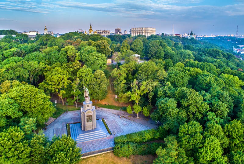 Le saint Vladimir Monument à Kiev, Ukraine photographie stock libre de droits Le saint Vladimir Monument à Kiev, Ukraine photographie stock libre de droits