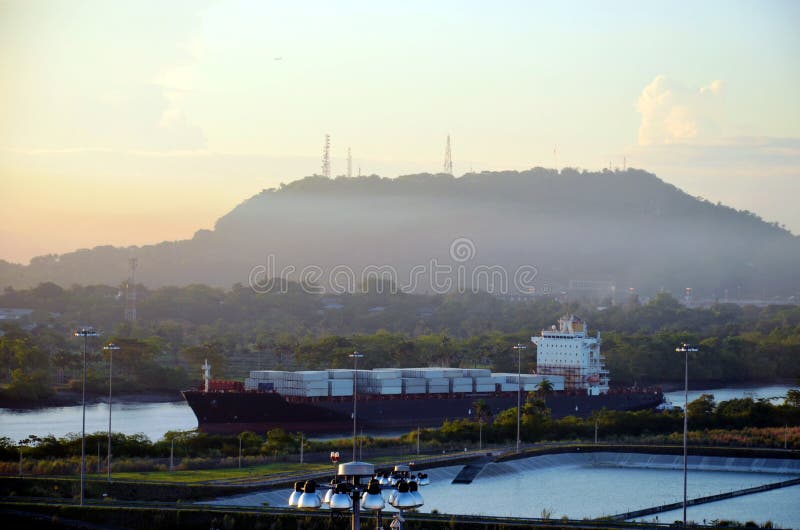 Le serrature di Cocoli abbelliscono, canale di Panama immagini stock libere da diritti Le serrature di Cocoli abbelliscono, canale di Panama immagini stock libere da diritti