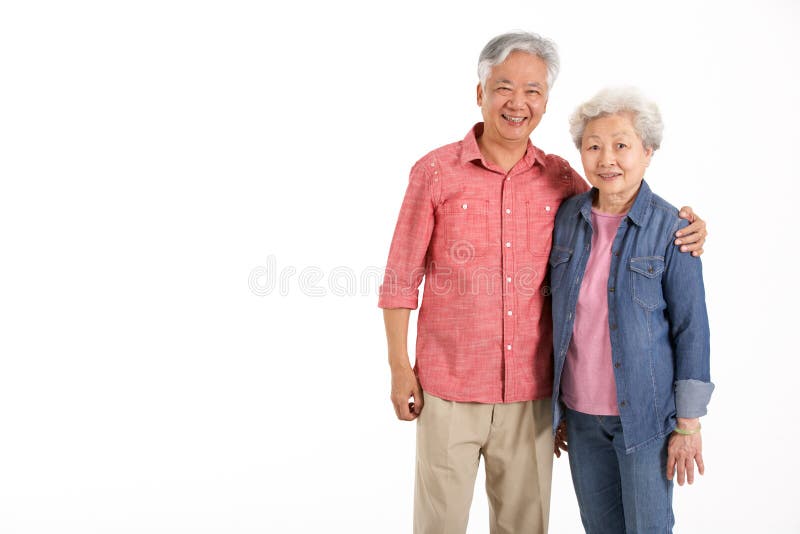 Le studio a tiré des couples aînés chinois images stock Le studio a tiré des couples aînés chinois images stock