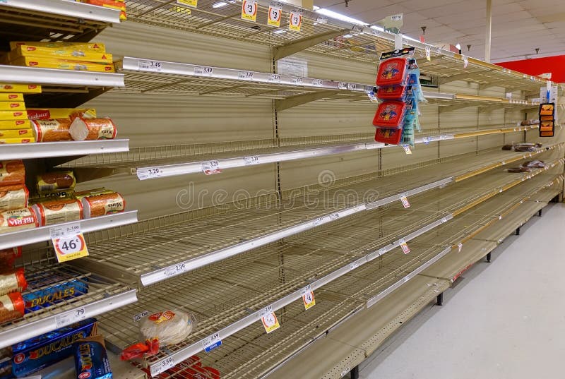 Le supermarché vide rayonne pendant que la résidence se préparent à l'ouragan Irma photo stock Le supermarché vide rayonne pendant que la résidence se préparent à l'ouragan Irma photo stock