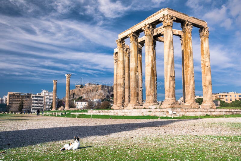 Le temple de Zeus Greek olympien : Tou Olimpiou Dios d'Ordonnateurs nationaux, également connu sous le nom d'Olympieion, Athènes images stock Le temple de Zeus Greek olympien : Tou Olimpiou Dios d'Ordonnateurs nationaux, également connu sous le nom d'Olympieion, Athènes images stock