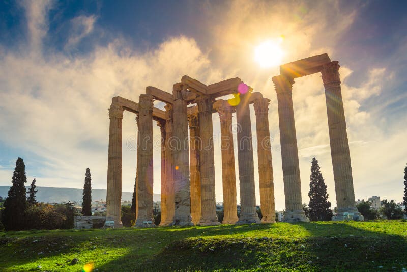 Le temple de Zeus Greek olympien : Tou Olimpiou Dios d'Ordonnateurs nationaux, également connu sous le nom d'Olympieion, Athènes photos libres de droits Le temple de Zeus Greek olympien : Tou Olimpiou Dios d'Ordonnateurs nationaux, également connu sous le nom d'Olympieion, Athènes photos libres de droits