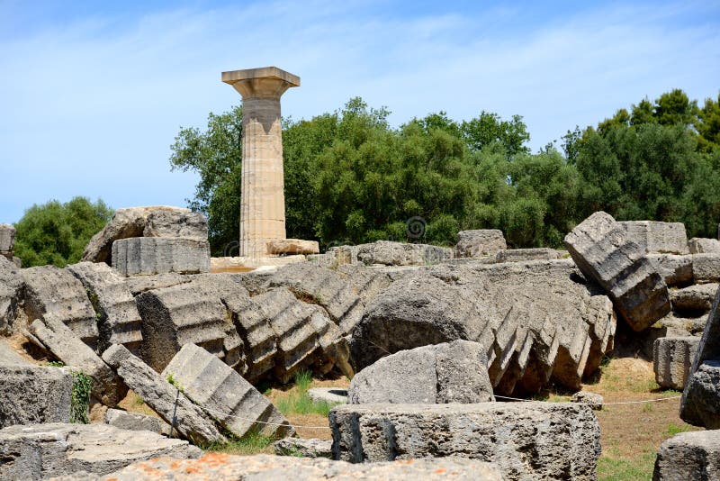 Le temple des ruines de Zeus dans Olympia antique images stock Le temple des ruines de Zeus dans Olympia antique images stock