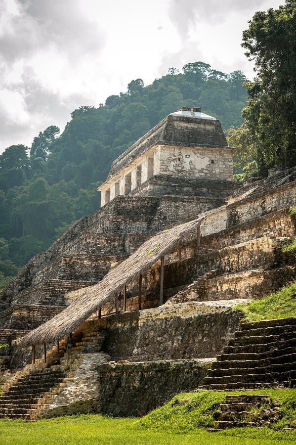 Le temple maya antique dans Palenque photographie stock libre de droits Le temple maya antique dans Palenque photographie stock libre de droits