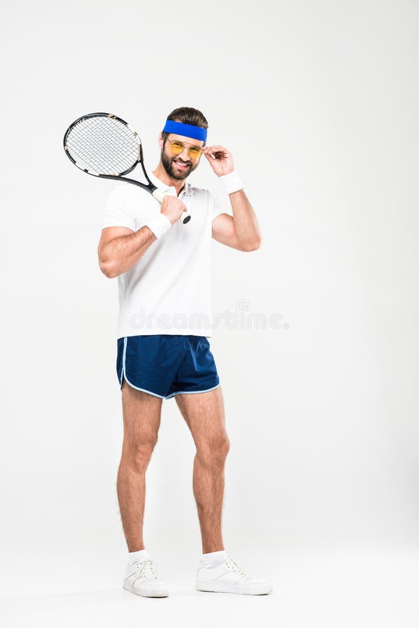 le tennisspelaren i retro solglasögon med racket arkivfoto le tennisspelaren i retro solglasögon med racket arkivfoto