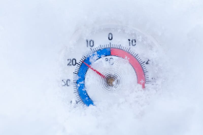 Le thermomètre neigé montre sans le wea froid d'hiver du degré 18 Celsius photo libre de droits Le thermomètre neigé montre sans le wea froid d'hiver du degré 18 Celsius photo libre de droits