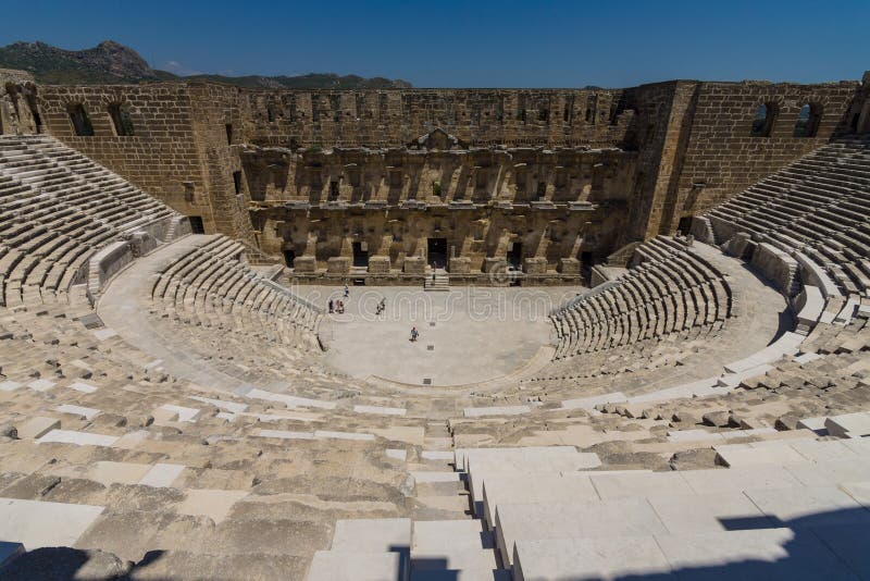 Le théâtre antique romain dans Aspendos image libre de droits Le théâtre antique romain dans Aspendos image libre de droits