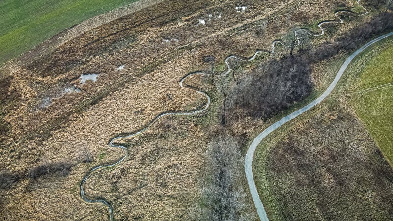Le tracce di sollevamento seguono un flusso a spirale fotografie stock libere da diritti