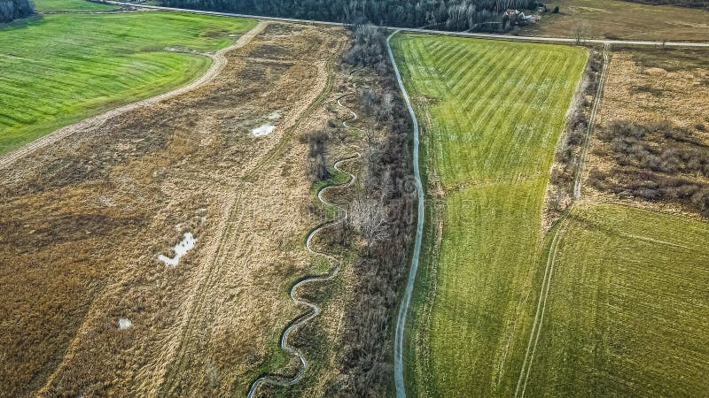 Le tracce di sollevamento seguono un flusso a spirale fotografia stock libera da diritti