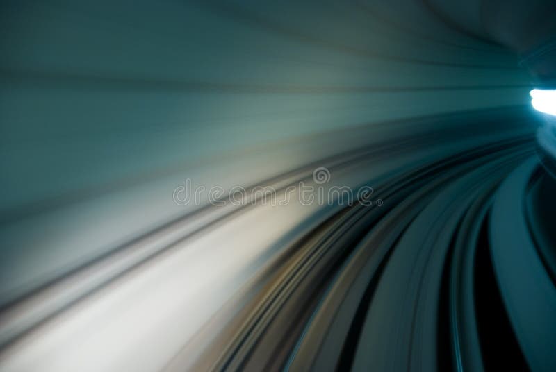 Le trafic urbain du mouvement de tunnel images stock Le trafic urbain du mouvement de tunnel images stock