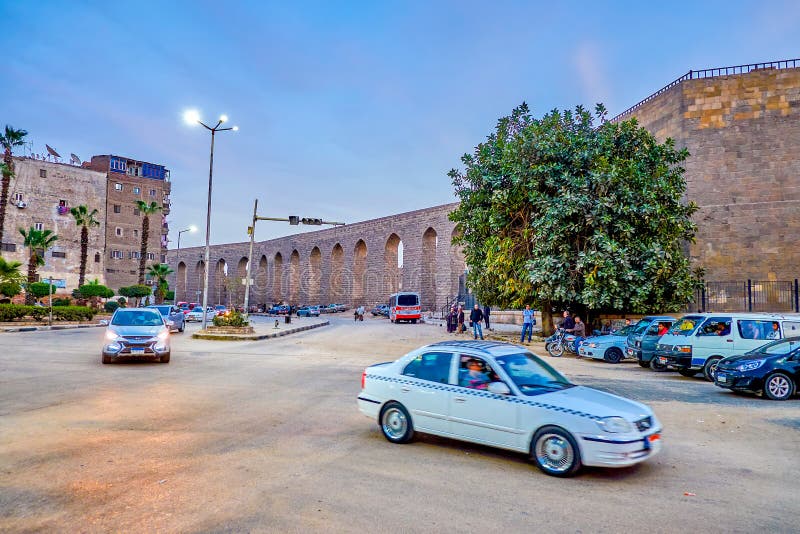 Le vieil aqueduc au Caire, Egypte image stock Le vieil aqueduc au Caire, Egypte image stock