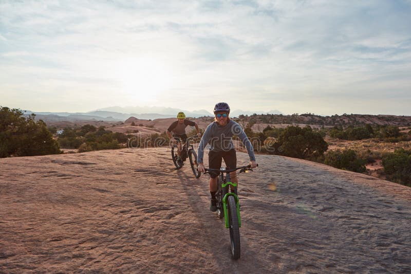 Le VTT Est Tellement Plus Amusant Que Le V lo Sur Route. Photo