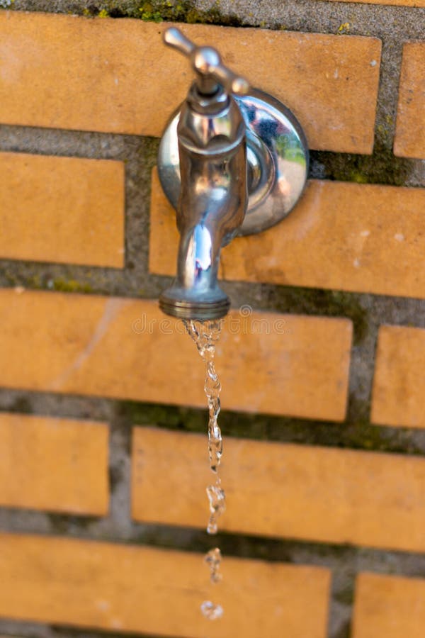 Leaking and water flowing outside water tap