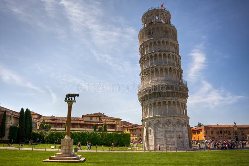 Famoso pendiente la Torre en.