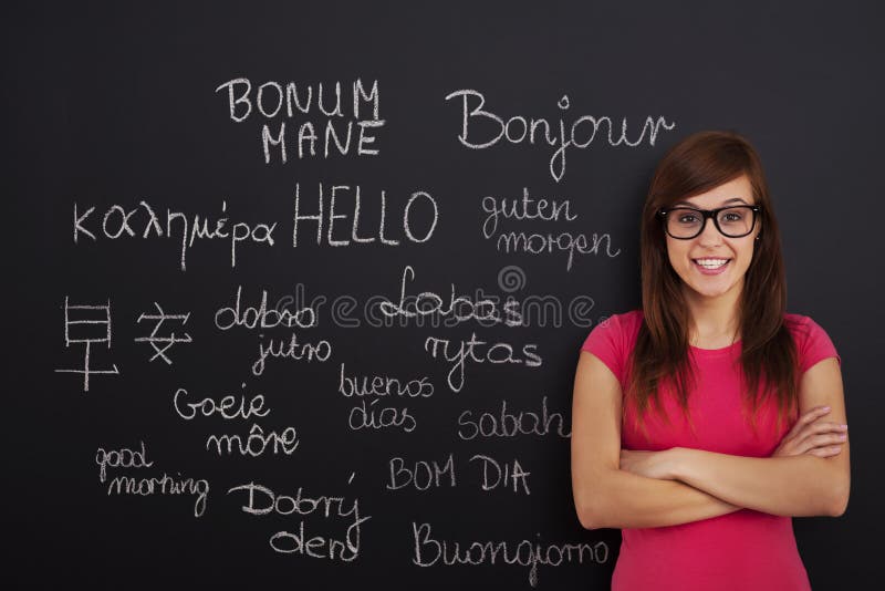Ragazza studente l'apprendimento delle lingue straniere.