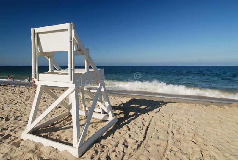 Lebenabdeckungsitz am vollkommenen Strand stockbild Lebenabdeckungsitz am vollkommenen Strand stockbild